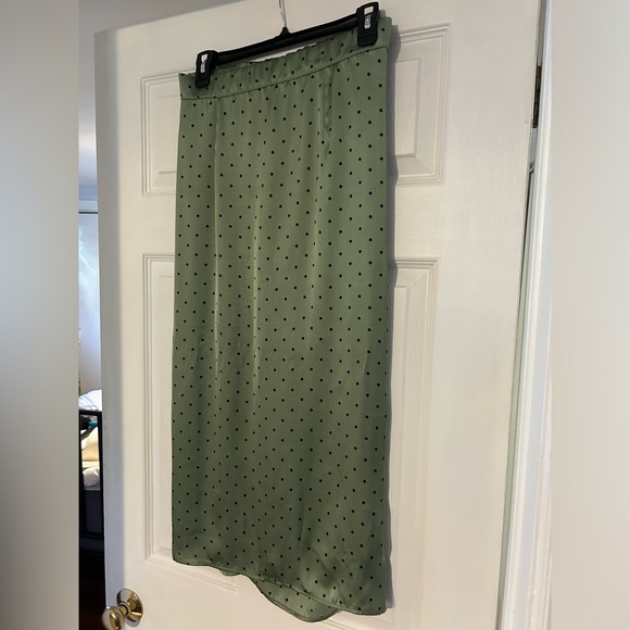 Zara Green and black polka dot silk like skirt - Picture 2 of 4